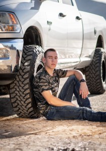 Senior portraits photoshoot Lucerne Valley California with Jake Shoots People