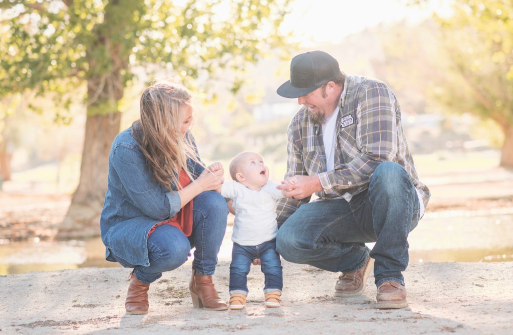 Family photoshoot hesperia lakes park California with Jake Shoots People