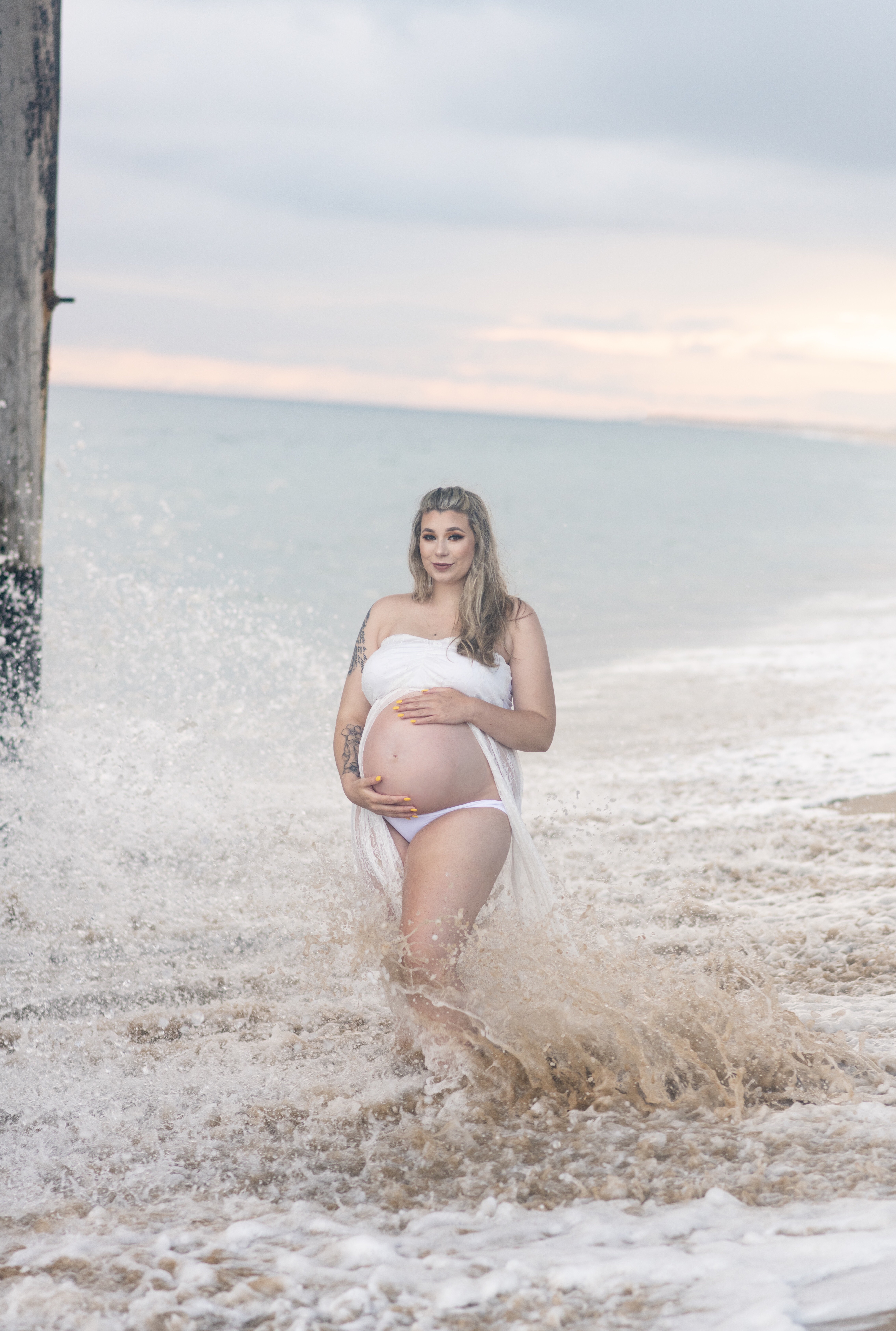 Maternity photoshoot Balboa beach California with Jake Shoots People