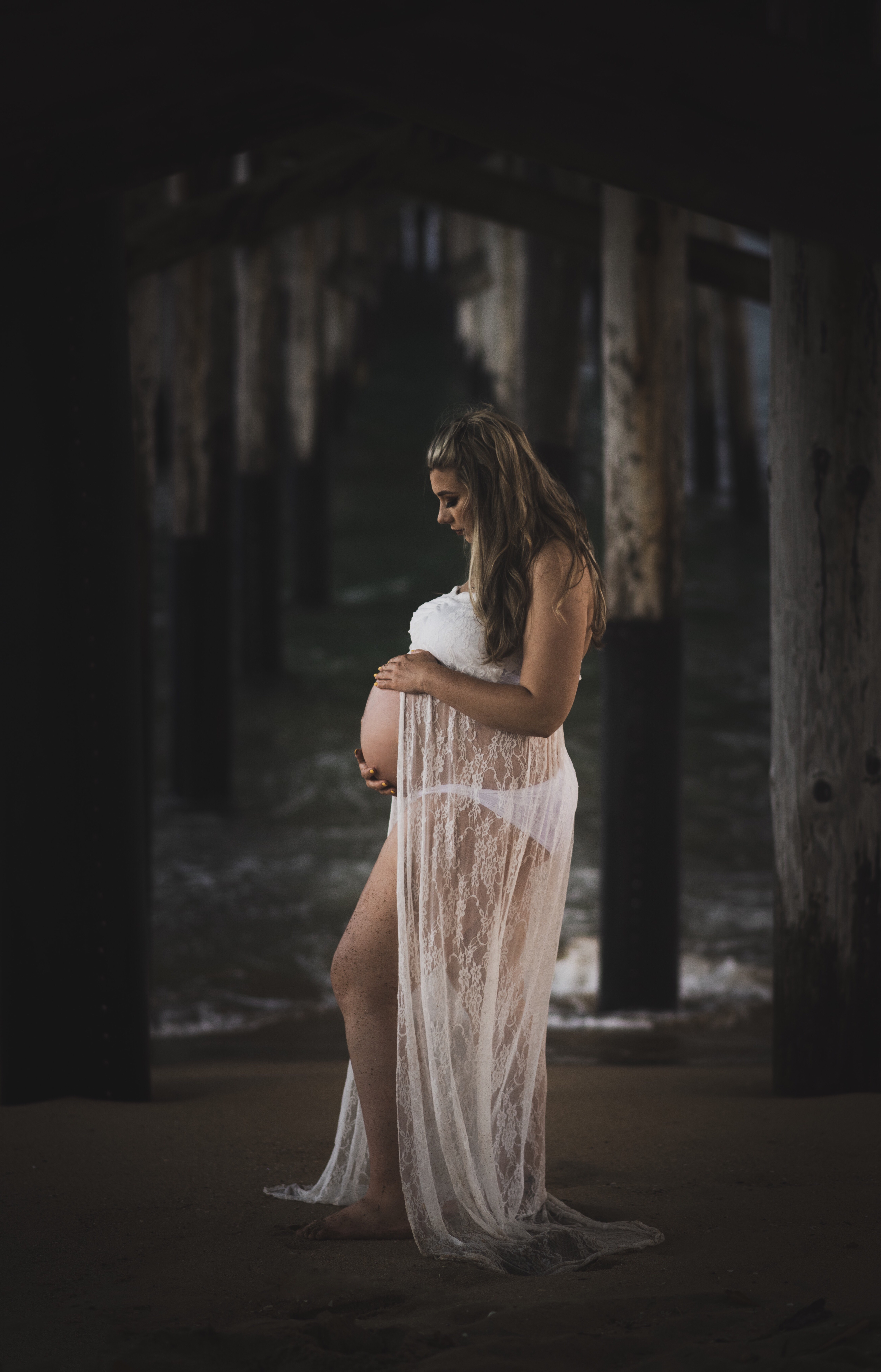 Maternity photoshoot Balboa beach California with Jake Shoots People