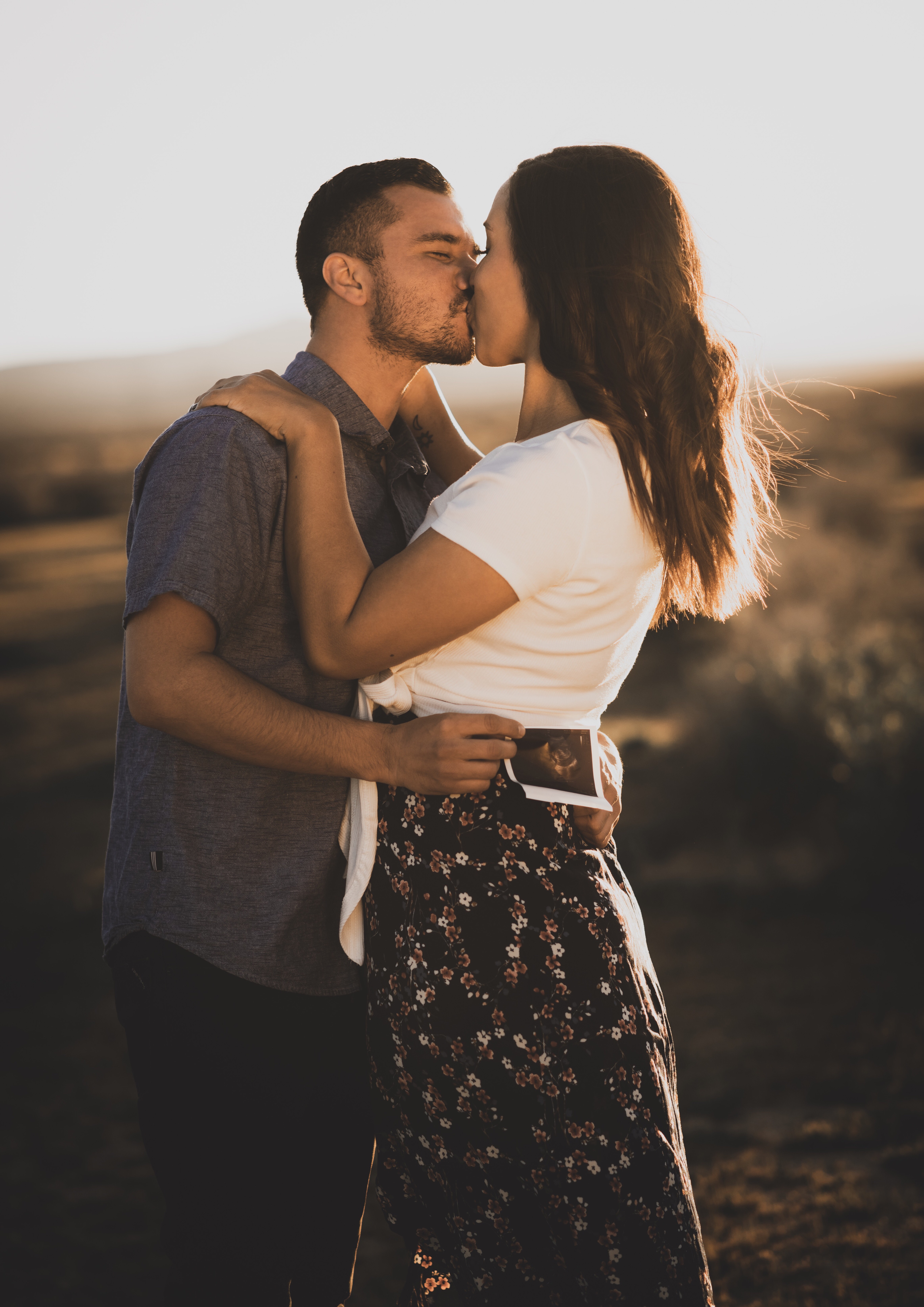 Maternity photoshoot Lucerne Valley California with Jake Shoots People
