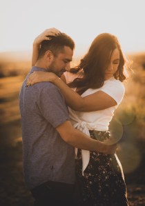 Maternity photoshoot Lucerne Valley California with Jake Shoots People