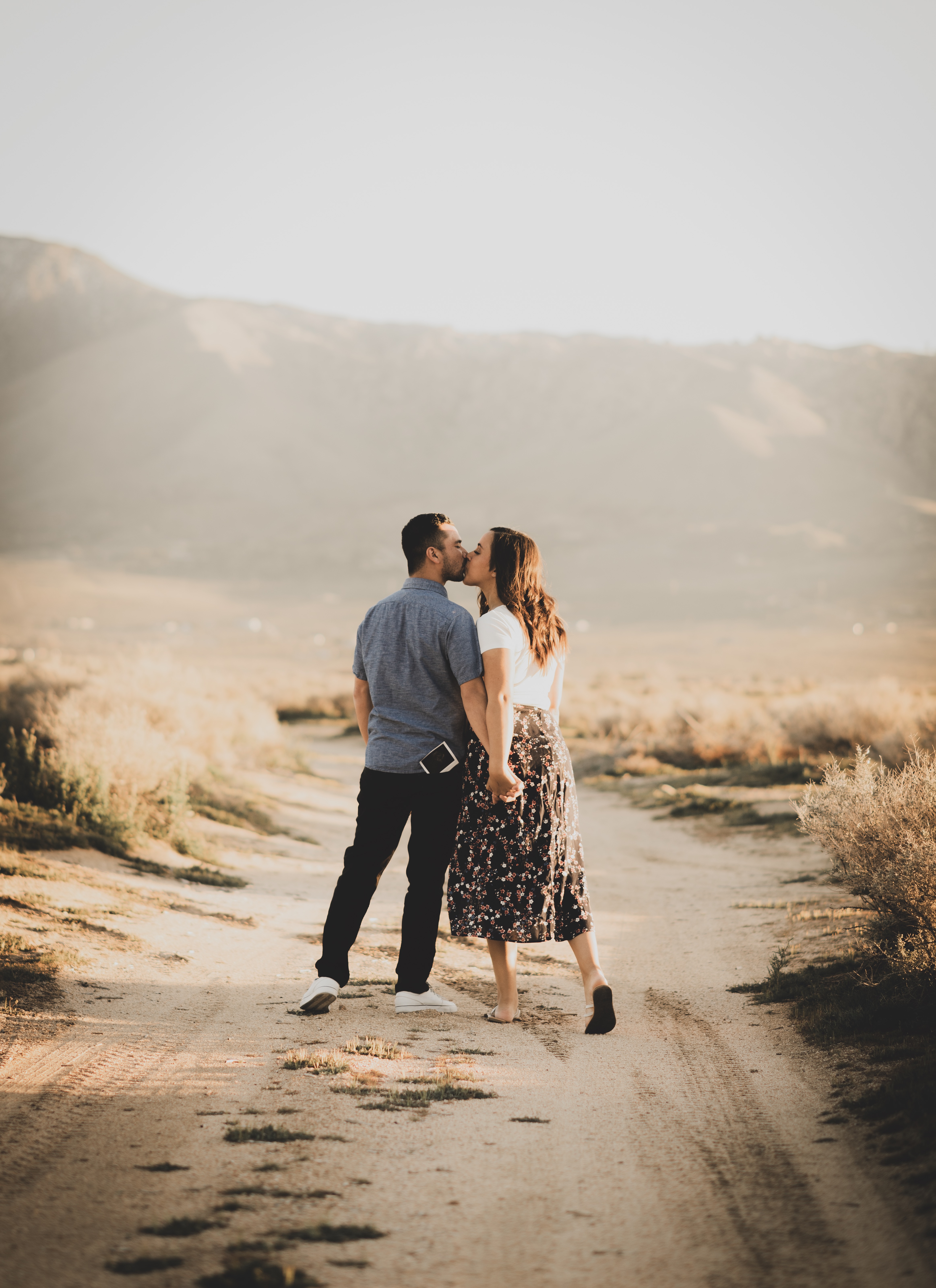 Maternity photoshoot Lucerne Valley California with Jake Shoots People