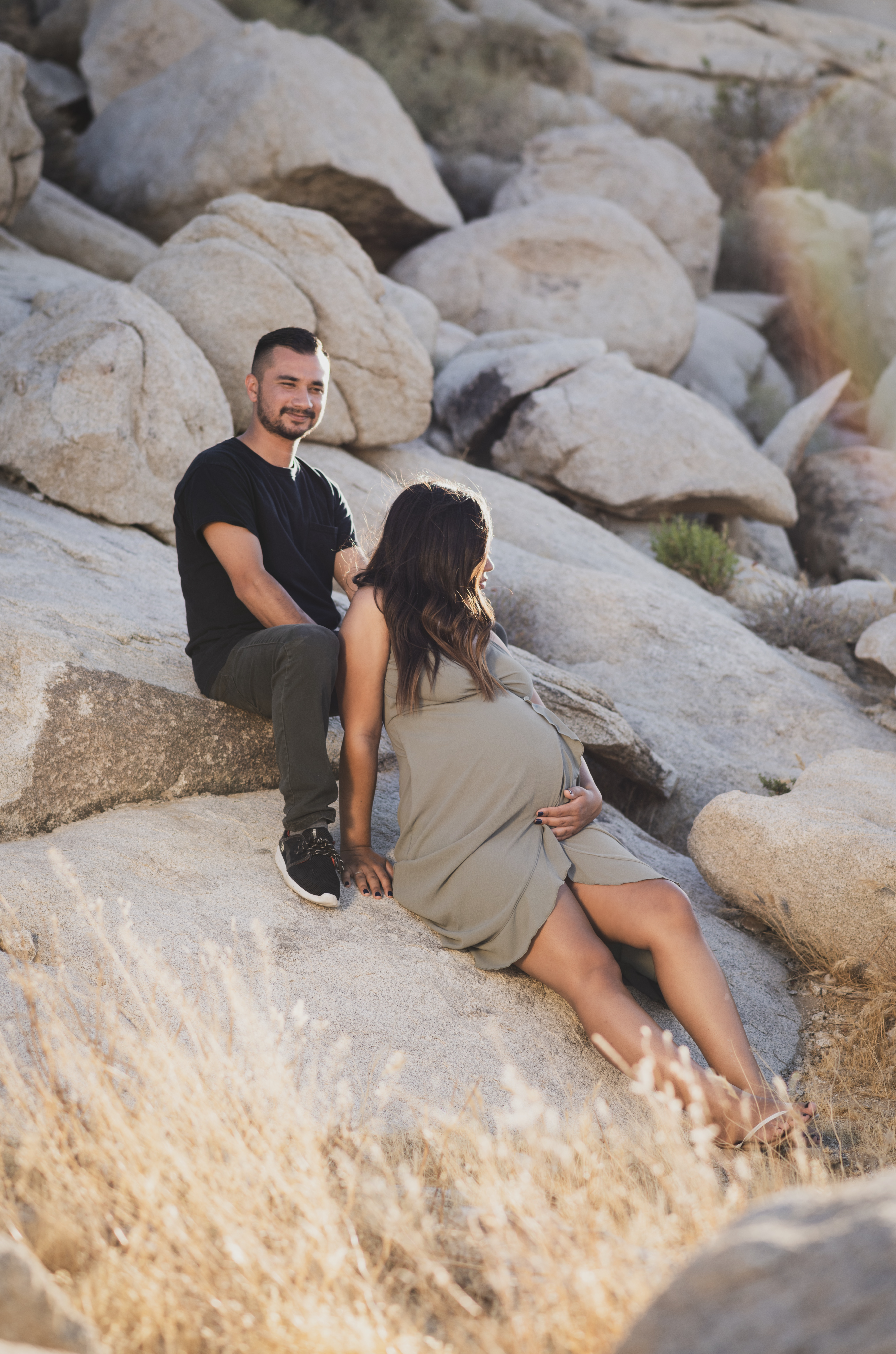 Maternity photoshoot Lucerne Valley California with Jake Shoots People