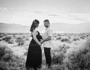 Maternity photoshoot Lucerne Valley California with Jake Shoots People
