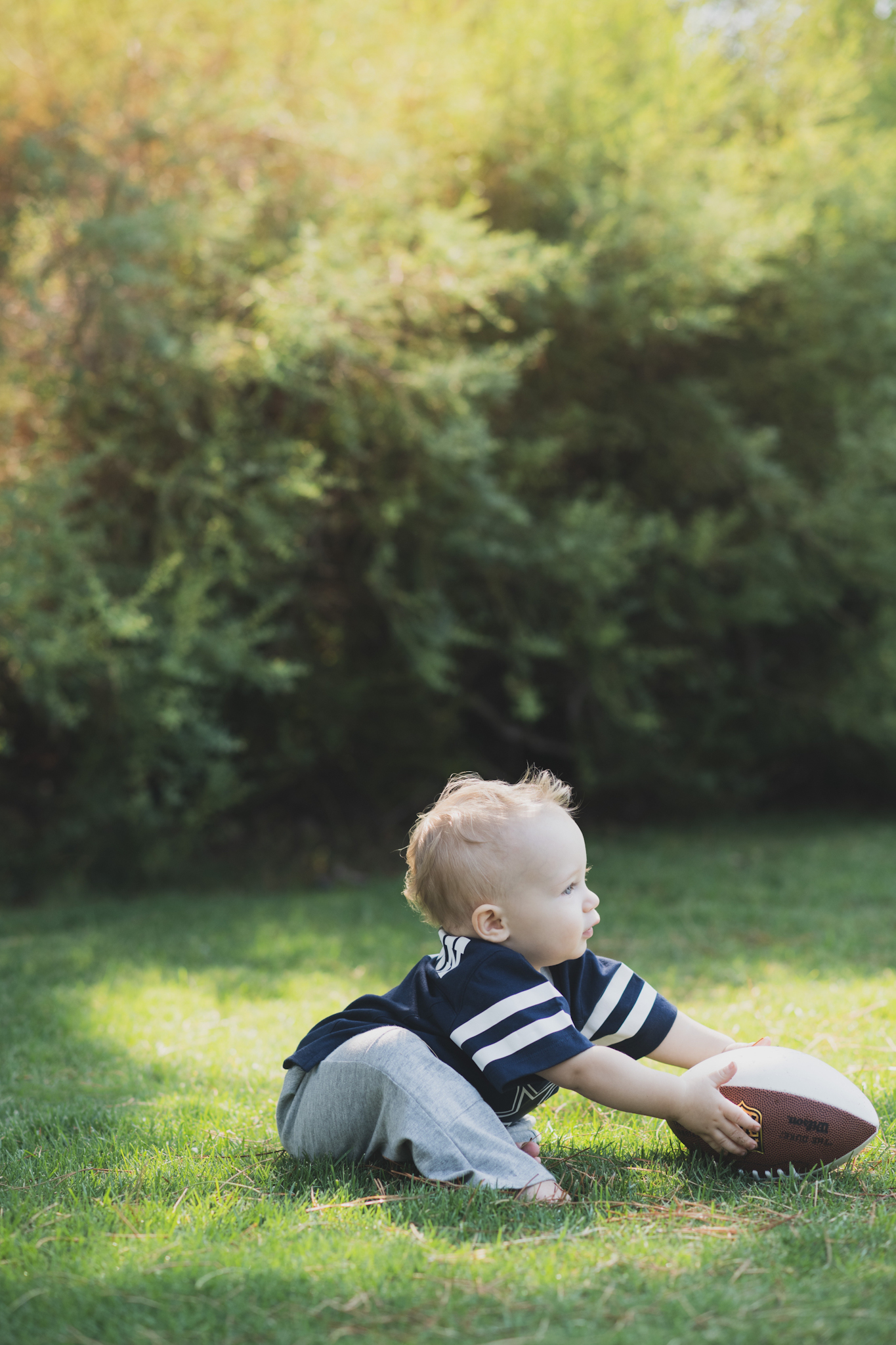 Light and airy portrait of a baby’s first birthday cake smash photoshoot shot in lake los angeles california in los angeles county. baby boy is smashing cake between his fingers and smiling at the camera of the high deserts best family photographer