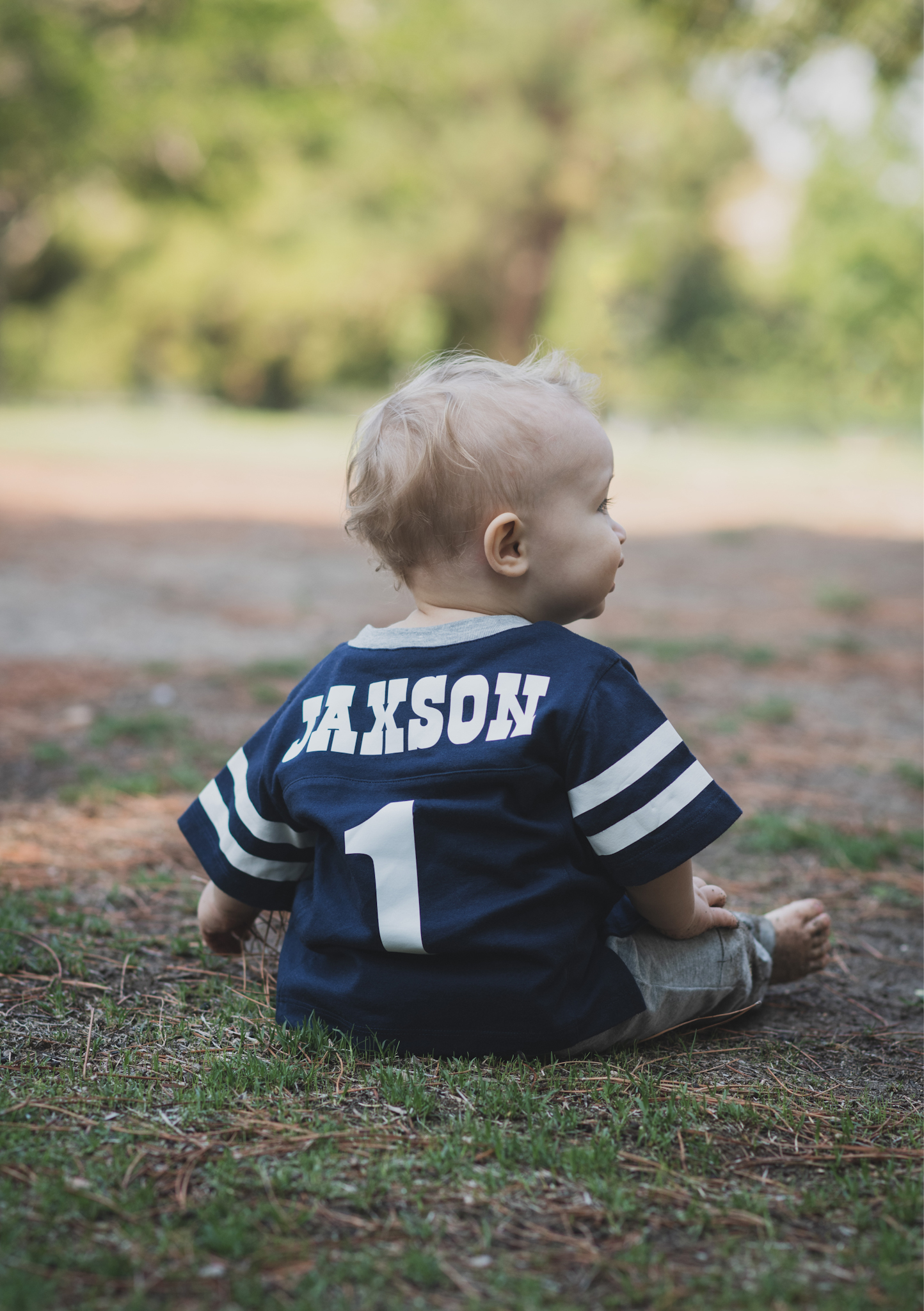 Light and airy portrait of a baby’s first birthday cake smash photoshoot shot in lake los angeles california in los angeles county. baby boy is smashing cake between his fingers and smiling at the camera of the high deserts best family photographer
